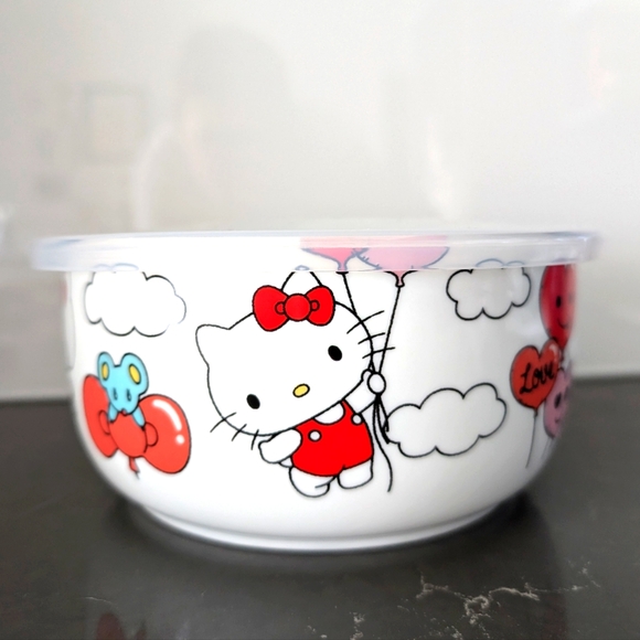 NEW Hello Kitty Bowl with Lid - Picture 1 of 5